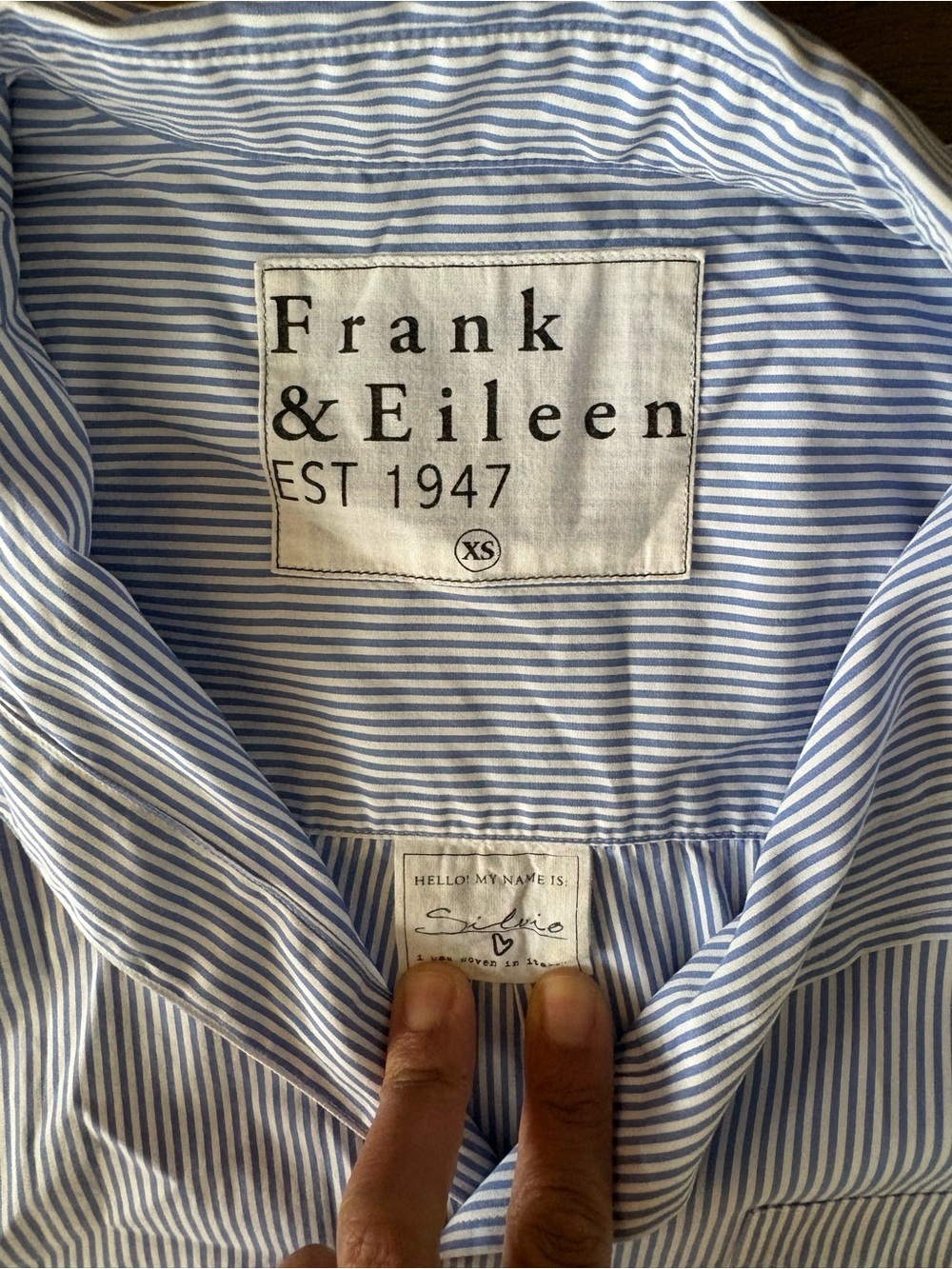 Frank and Eileen untuckable Silvio button up shirt size XS - Picture 3 of 4
